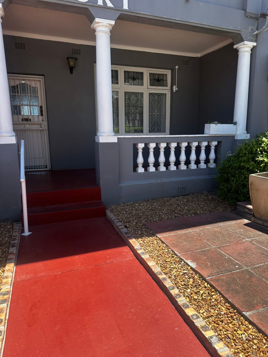 2 Bedroom Property for Sale in Sea Point Western Cape